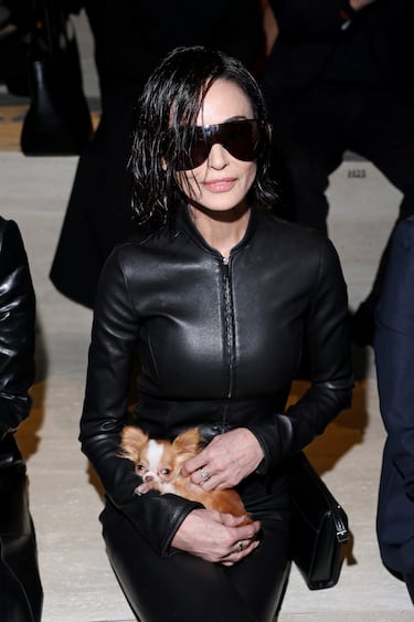 Demi Moore asiste al desfile de Gucci Otoño/Invierno 2026 en el Palazzo Delle Scintille.