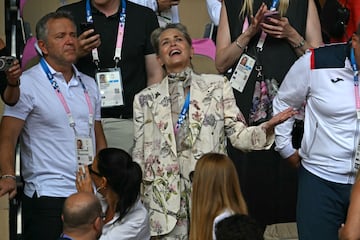 Sharon Stone estuvo presente en el partido de tenis disputado entre el tenista español Carlos Alcaraz y el serbio Novak Djokovic durante la final individual masculina de tenis de los Juegos Olímpicos de París 2024.