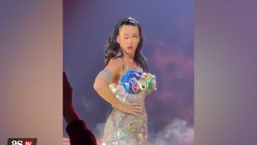 La cantante sufrió este episodio en pleno show y sus imágenes fueron viral.