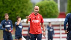 25.08.2023 ENTRENAMIENTO SPORTING
MAREO RAMIREZ DANDO INSTRUCCIONES EN EL ENTRENAMIENTO