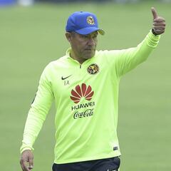 Nacho Ambriz sería nominado al Balón de Oro