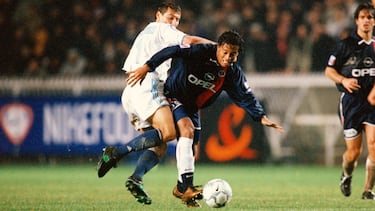 Ronaldinho Gaúcho jugó en el Paris Saint-Germain (PSG) por dos temporadas, en el comienzo de su carrera en Europa (2001 - 2003). El PSG fue el primer club europeo de Ronaldinho, que llegó a Francia procedente del Grêmio de Brasil en 2001. En ese momento, era una joven promesa de 21 años. En 2003, dejó el club parisino para fichar por el FC Barcelona. Ronaldinho disputó un total de 77 partidos con el PSG en todas las competiciones, anotando 25 goles y repartiendo 18 asistencias.