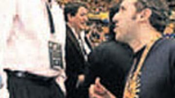 Jerry West, con el redactor de AS