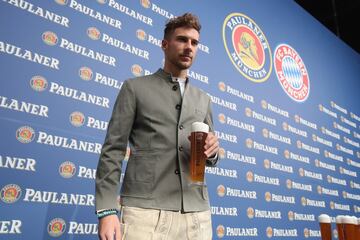 El Bayern presenta su vestimenta para el Oktoberfest