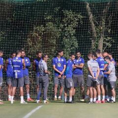 Fernando Vázquez aparta a Çolak de los entrenamientos