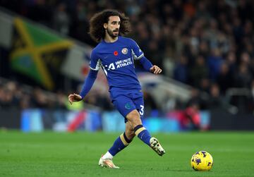 En agosto de 2022 el Chelsea cerró el fichaje de Cucurella con el Brighton por 68M€. El futbolista español, firmó con los blues hasta 2028.