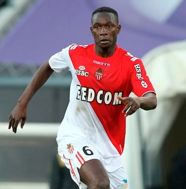 Militó en las filas del club monegasco la temporada 2010-11. Jugó 9 encuentros. 