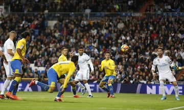 1-0. Casemiro marcó el primer gol.