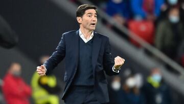 Marcelino dando indicaciones en el derbi.