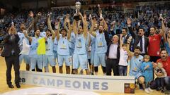 El Breog&aacute;n, con la copa de campe&oacute;n de la LEB Oro.