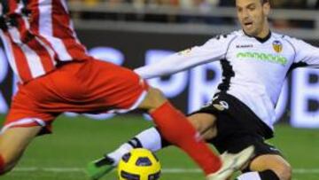 <b>DEBUT CON DERROTA. </b>Oltra se estrenó con el Almería en el estadio en el que cerró la pasada campaña descendiendo con el Tenerife. Mestalla no le da buena suerte al valenciano.