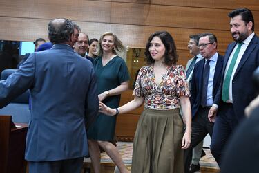 La reaparici¨®n de Ayuso tras perder a su beb¨¦