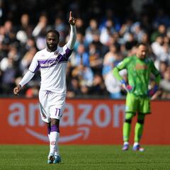 Napoli cede terreno en la Serie A con derrota ante Fiorentina