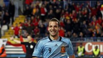 Roberto Soldado, celebrando uno de sus tres goles en contra Venezuela.