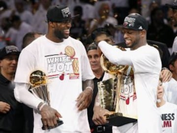 Wade, junto a LeBron, ganó su tercer anillo en 2013.