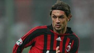 <b>RETIRADO. </b>Maldini, en uno de sus últimos partidos con el Milán.