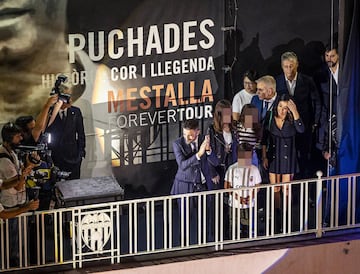 Descubrimiento de la lona de David Villa en la fachada del estadio de Mestalla.