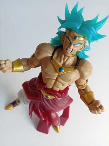 La salvaje evolución del Broly de ‘Dragon Ball Z’ en dos bestiales figuras del Saiyan Legendario