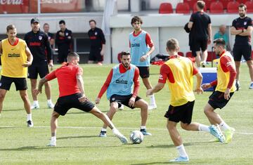 Koke, Herrera y Vitolo durante el entrenamiento. 
 