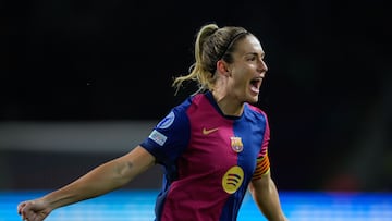 BARCELONA, 18/12/2024.- La jugadora del Barcelona Alexia Putellas celebra el tercer gol de su equipo en el partido de Liga de Campeones femenina entre el Barcelona y el Manchester City, este miércoles en el estadio olímpico Lluis Companys. EFE/ Alejandro García