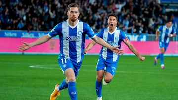 Toni Martínez celebrando el gol.
