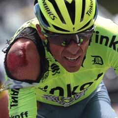 Tour de France favourite Contador suffers bad crash