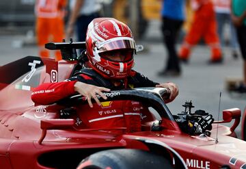 Alegría de Charles Leclerc tras conseguir la pole en Bakú.