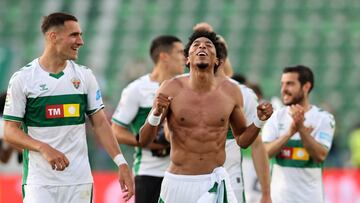 ELCHE, SPAIN - MAY 22: Johan Mojica of Elche CF celebrates with his team mates on full time as they successfully avoid relegation during the La Liga Santander match between Elche CF and Athletic Club at Estadio Martinez Valero on May 22, 2021 in Elche, Sp