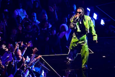 Actuación musical de Burna Boy.