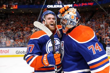  Connor McDavid #97 and Stuart Skinner #74 of the Edmonton Oilers celebrate after beating the Dallas Stars