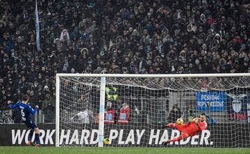 AC Milan's goalkeeper from Italy Gianluigi Donnarumma (R) makes a save during a penalty shoot out in the Italian Tim Cup semi-final football match between Lazio and Milan at The "Olympic" Stadium in Rome on February 28, 2018.