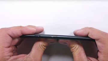 El iPhone 7 ¿se dobla y se raya con facilidad?