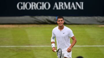 Carlos Alcaraz, en su partido de exhibición en Hurlingham ante Tiafoe.