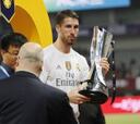 Ramos, capitán, sí recogió esta vez el trofeo de campeón