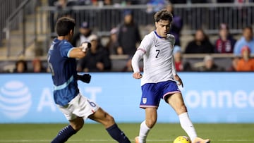 Reyna volvió al gol con un cabezazo inédito, firmó su mejor actuación en años y superó la marca anotadora de su padre en la selección.