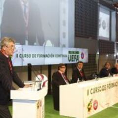 La UEFA no ve necesidad de que Villar tome el relevo de Platini