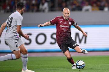 Andrés Iniesta durante su partido de despedida del Vissel Kobe ante el FC Barcelona.