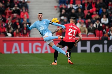 El veterano futbolista celeste siempre suma. Aunque ya no es tan explosivo como antes, en el partido contra el Mallorca que si tiene un metro es capaz de colocar el balón lejos del portero rival.