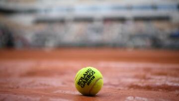 El encuentro en 2004 entre Santoro y Clement, que duró seis horas y 33 minutos, es el partido más duradero de la historia de Roland Garros, segundo grande del año.