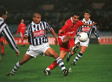 Defendió la camiseta de la Real Sociedad desde 1996 hasta el 2000.