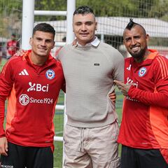 Cristóbal Campos se reencuentra con sus ex compañeros en la Roja y esto pasa: emocionante