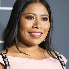 Yalitza Aparicio recibe playera de los Xolos de Tijuana