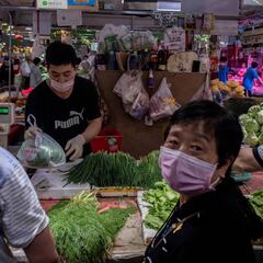 Ciudadanos chinos se quejan de la dureza de las medidas para contener la COVID-19