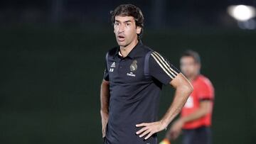 Raúl, entrenador del Real Madrid Castilla, en el partido ante el Marino de Luanco.