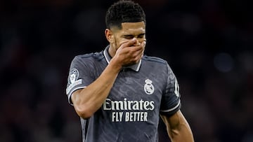 London (United Kingdom), 08/04/2025.- Jude Bellingham of Real Madrid wipes his face after losing the UEFA Champions League quarter-final 1st leg match between Arsenal FC and Real Madrid in London, Britain, 08 April 2025. (Liga de Campeones, Reino Unido, Londres) EFE/EPA/TOLGA AKMEN
