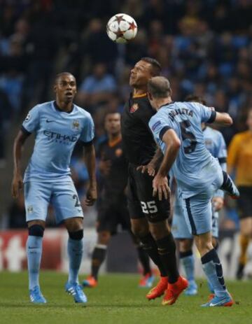 Manchester City cedió importantes puntos tras igualar 1-1 en casa ante Roma.