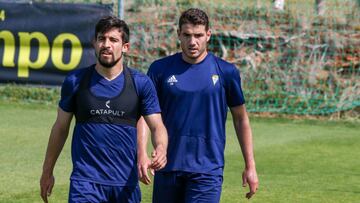 Vallejo continúa su recuperación en el entrenamiento del Cádiz.
