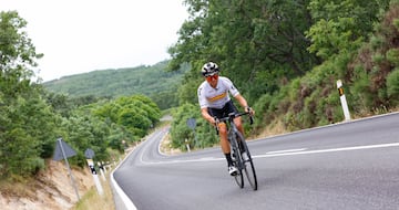 Benjamín Prades en la subida al Piornal, puerto inédito de la Vuelta España.