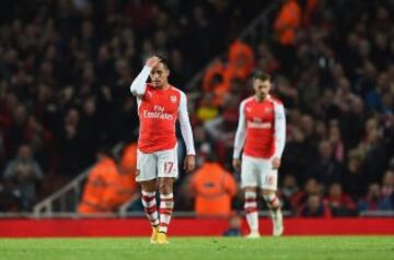 Alexis Sánchez estuvo en la derrota de Arsenal ante Manchester United en la Premier League.