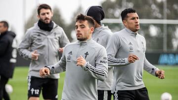 Fran Beltrán se ejercita durante un entrenamiento junto a Jeison Murillo y Facundo Ferreyra.